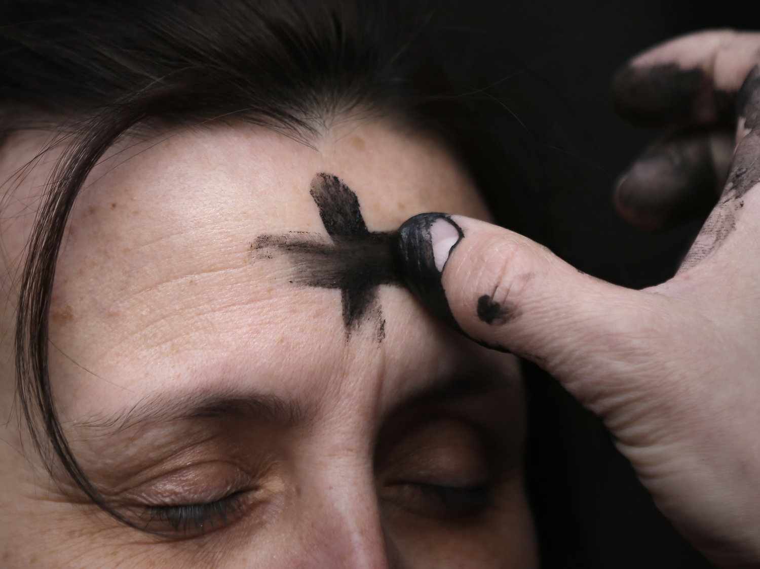 imposition of ashes ash wednesday forehead